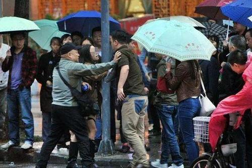 库尔勒群众吃瓜事件视频